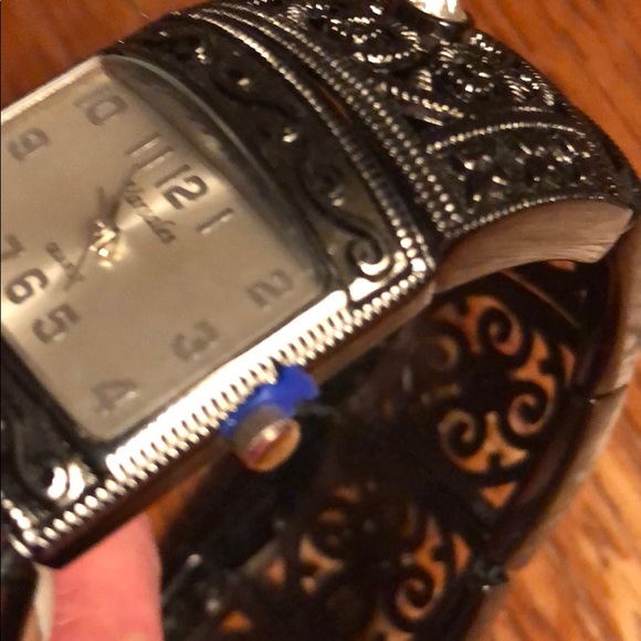 B- Iconic Metal Watch Bracelet - Picture 10 of 12